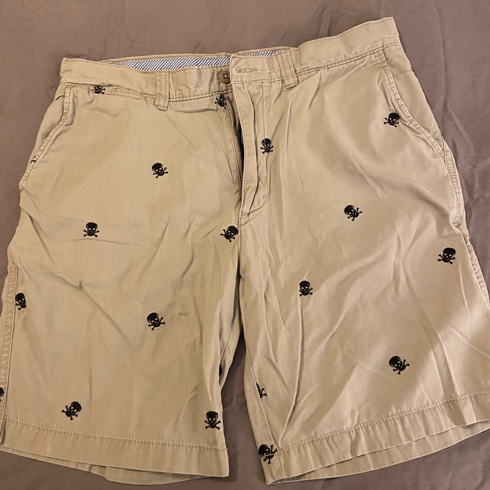 daniel cremieux shorts size 33 with skull and cross bone